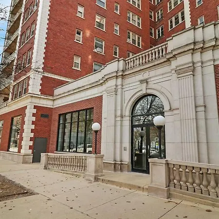 Sleek 1-Bedroom Apt In Chicago - East Park Tower 0610 Rep