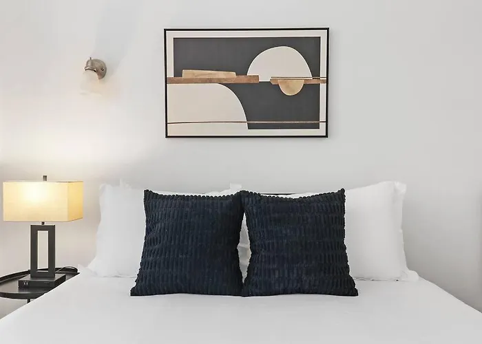 Sleek 1-bedroom In - East Park Tower 0610 Rep